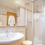 Otel Haus Thorwarth - Garni