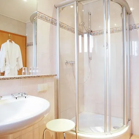 Haus Thorwarth - Garni מלון 3*