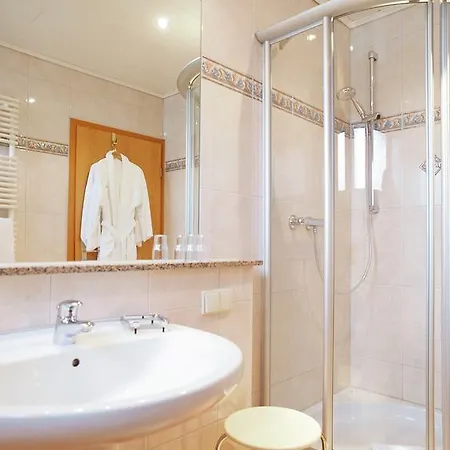 Otel Haus Thorwarth - Garni