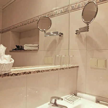 מלון Haus Thorwarth - Garni 3*