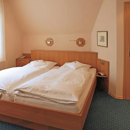 מלון Haus Thorwarth - Garni 3*