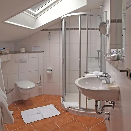 מלון Haus Thorwarth - Garni 3*